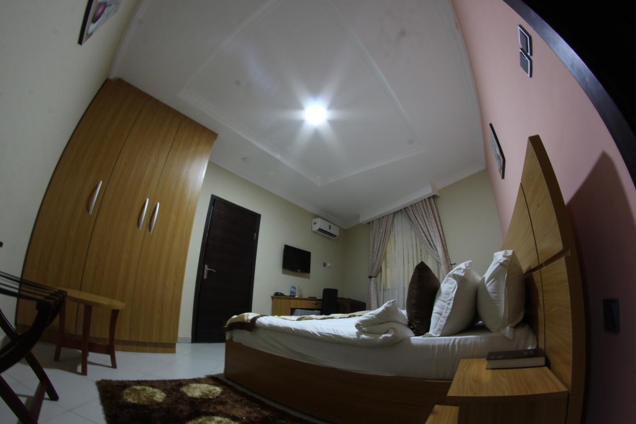 Celia'S Suites Abeokuta Exterior photo