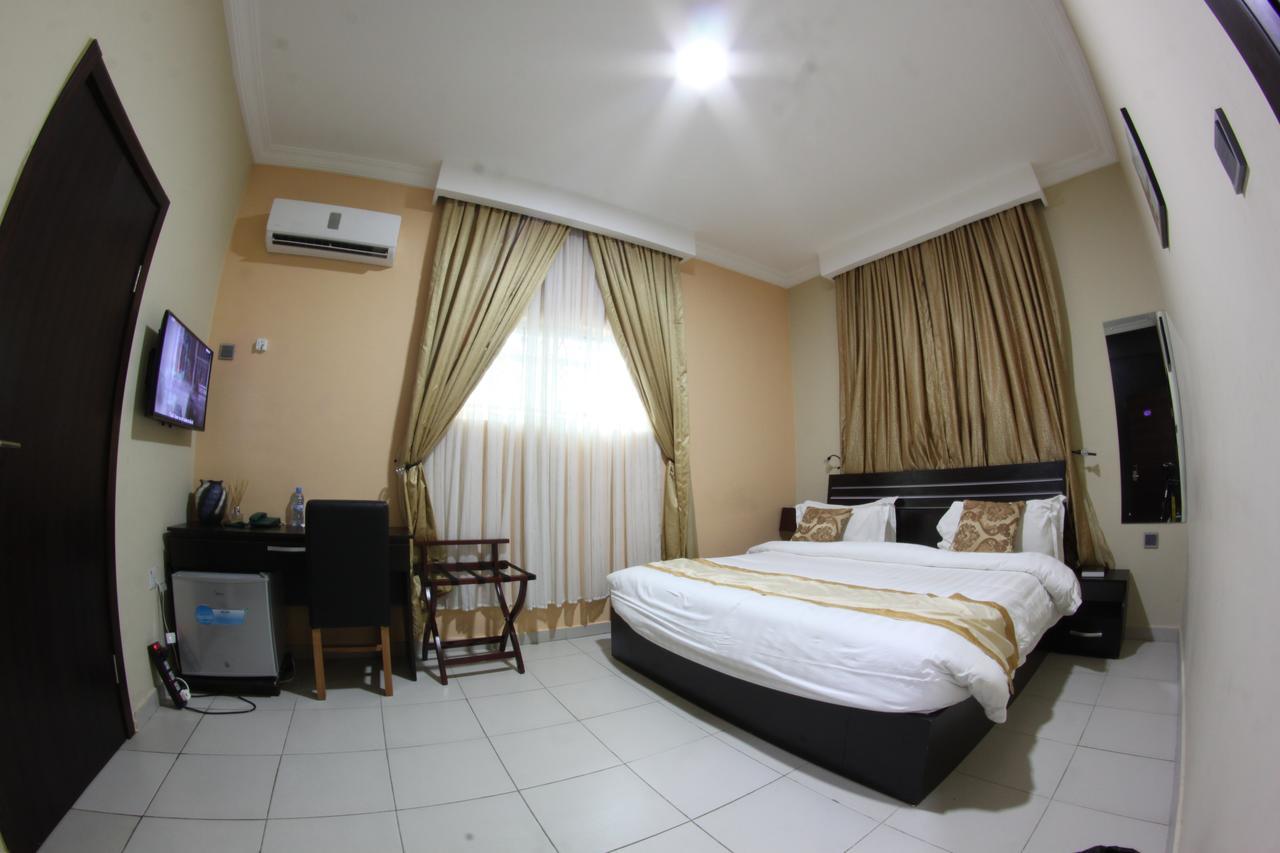 Celia'S Suites Abeokuta Exterior photo